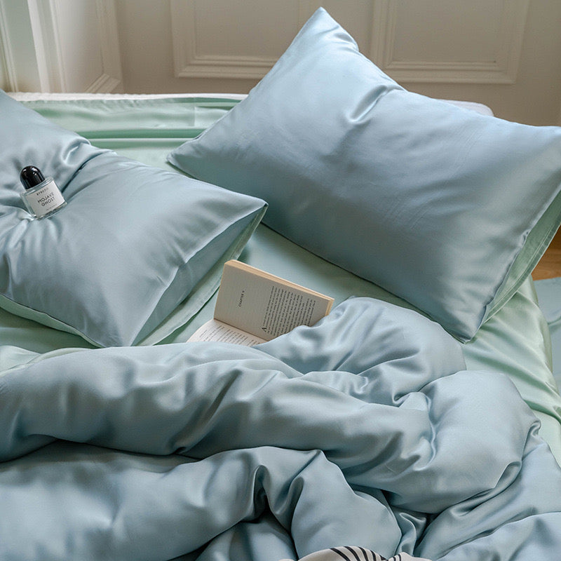 "Blue Glow Royal Sky" Bedding Set 